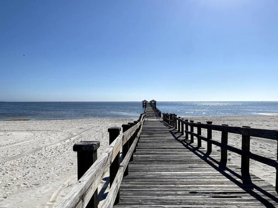 White Sand Getaway Steps From Beach Gulfport Esterno foto
