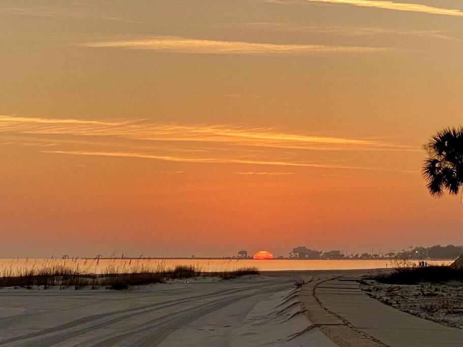 White Sand Getaway Steps From Beach Gulfport Esterno foto