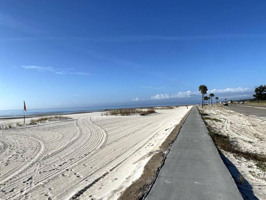 White Sand Getaway Steps From Beach Gulfport Esterno foto